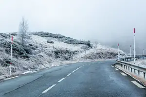 Zima na silnicích: jak se chránit před nehodami a jak pomáhají asistenční služby